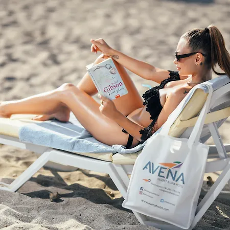 ホテル Avena &