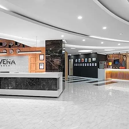 ホテル Avena & 4*